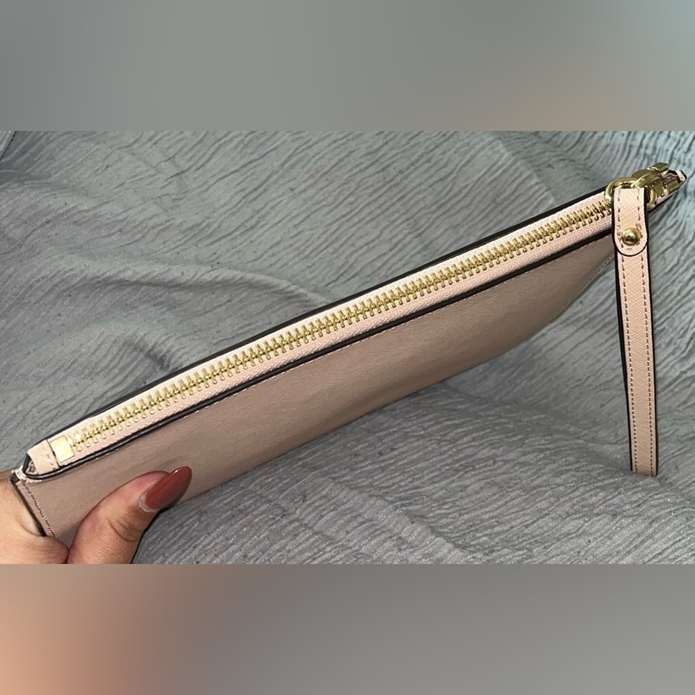 Michael Kors Giftables XL Zip Clutch Bag Saffiano Leather “Ballet” Heart Studs - Picture 9 of 12